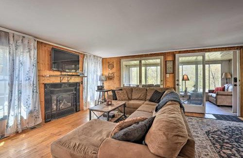 High View House | Cozy Cabin with Sunroom and Cacapon River Access!