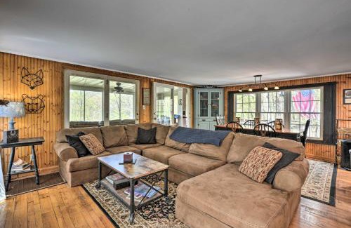 High View House | Cozy Cabin with Sunroom and Cacapon River Access!