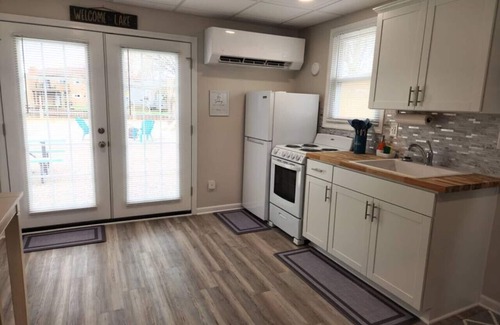 Anchor Bay Harbor House | Cozy Canal Tiny Home | Sleeps 4 | Boat Parking