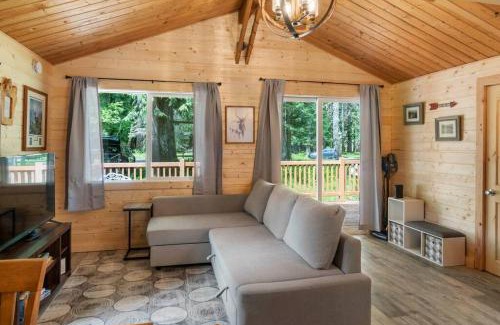 Ashford House | Cozy Cedar Cabin Steps Away From Mt. Rainier