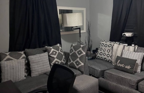 Atlanta Villa | cozy centralized 2 bedroom in the heart of downtown atlanta