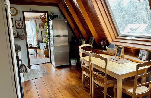 Oliverea Cabin | Cozy chalet at Goat Sanctuary with water views
