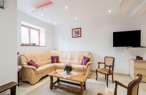 Beauraing House | Cozy Chalet with Garden, cleaning included