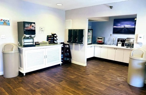 Old Towne House | Cozy Coastal Stay | 2 Queens | Near Seal Beach Marina