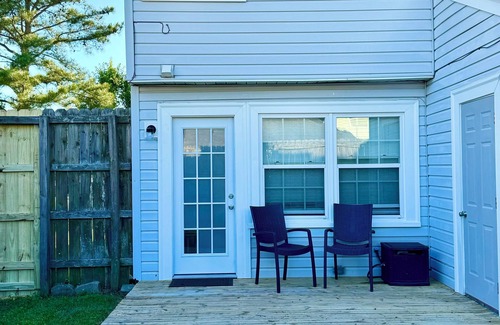 Norfolk - Virginia Beach House | Cozy Coastal VB Townhome 15 mins from Oceanfront with 8-ft Fence and Beach Gear!