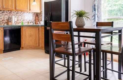 Powell House | Cozy Columbus home! Newly Renovated!!