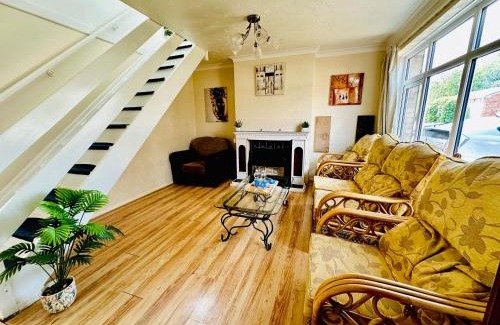 Tunstall House | Cozy Comfort Home