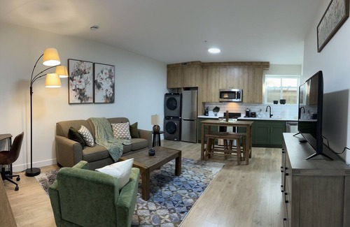 Mission House | Cozy, Comfortable & Classy! Boutique styled place for short term rentals.