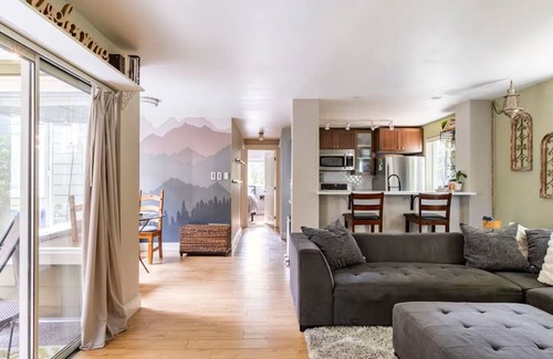 Broadview Condo | Cozy condo, Greenwood Bitterlake area.