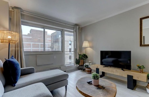 Downtown Montreal Apartment | Cozy condo in heart of downtown Montreal