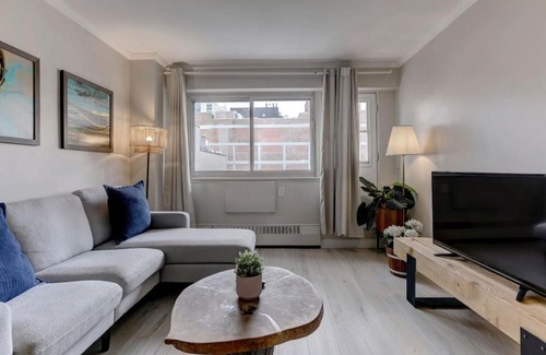 Downtown Montreal Apartment | Cozy condo in heart of downtown Montreal