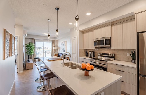 Northwest Calgary Apartment | Cozy Condo w/AC, 2+1 (Junior) Beds, 15 mins to YYC