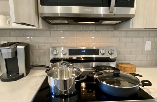 Northwest Calgary Apartment | Cozy Condo w/AC, 2+1 (Junior) Beds, 15 mins to YYC