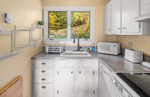 Bolton Valley Condo | Cozy condo w/patio & mountain views