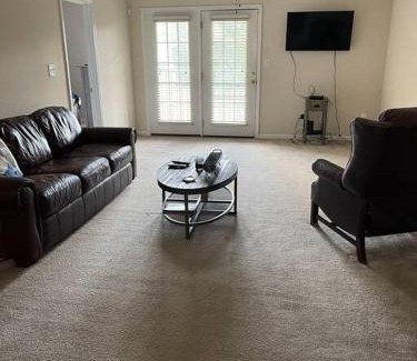 South View Apartment | Cozy Condo with Free Wifi/Cable