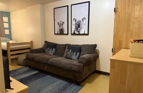 Downtown Pittsburgh Apartment | Cozy Convenient Downtown Apt Walk Everywhere