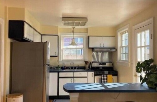Belmont Cottage | Cozy cottage-15min walk to historic downtown mall!n