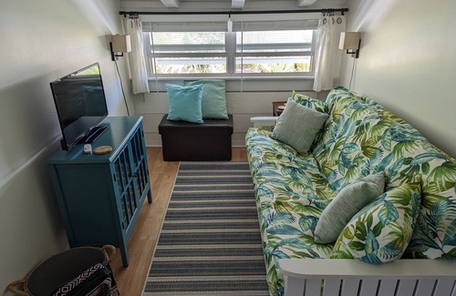 Lake Worth Cottage | Cozy Cottage 2nd Floor Studio - Less Than A Mile From The Beach And Downtown