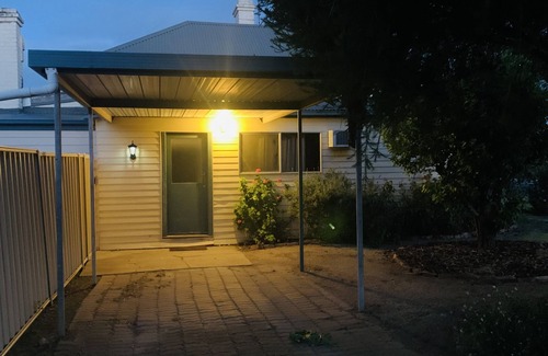 Tatiara House | Cozy cottage close to all amenities. Family and Pet friendly