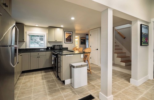 Camden Cottage | Cozy cottage -Close to Downtown Camden!