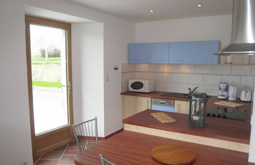 Dragey-Ronthon Cottage | Cozy Cottage for 2 with Terrace in Mont St-Michel Bay, Pet Friendly, WiFi, BBQ