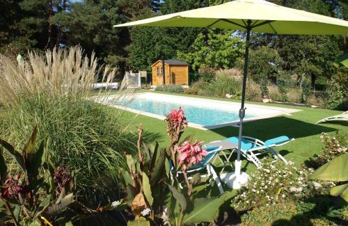 Peyzac-le-Moustier House | Cozy Cottage in Aquitaine with Private Swimming Pool