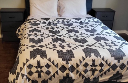 Paw Creek Cottage | Cozy cottage in great location * Close to center city and the airport