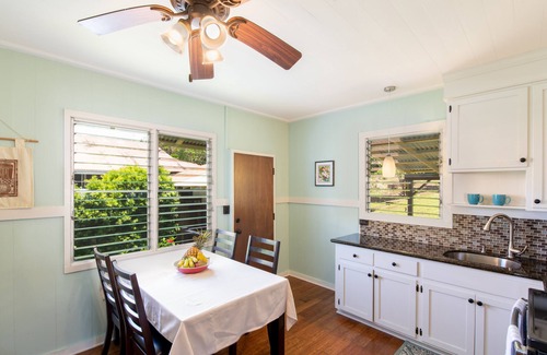 Kukuihaele Cottage | Cozy Cottage in Honoka'a with ocean view from front Lani.