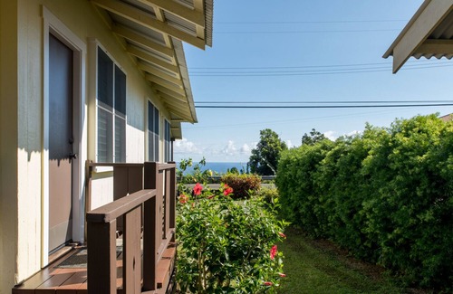 Kukuihaele Cottage | Cozy Cottage in Honoka'a with ocean view from front Lani.