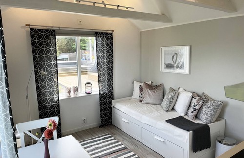 Kalmar Apartment | Cozy cottage located on a nice sea plot on Boholmarna outside Kalmar | SE05043
