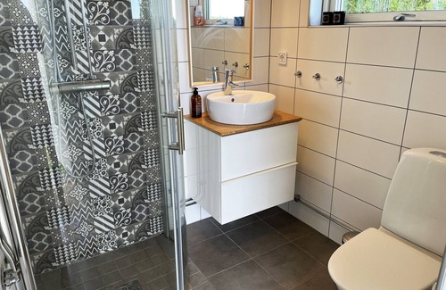 Kalmar Apartment | Cozy cottage located on a nice sea plot on Boholmarna outside Kalmar | SE05043