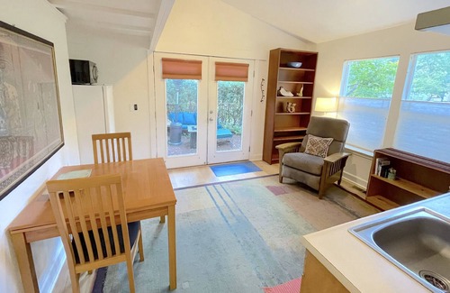 Westside Santa Cruz Cottage | Cozy Cottage located in the Upper Westside of Santa Cruz!