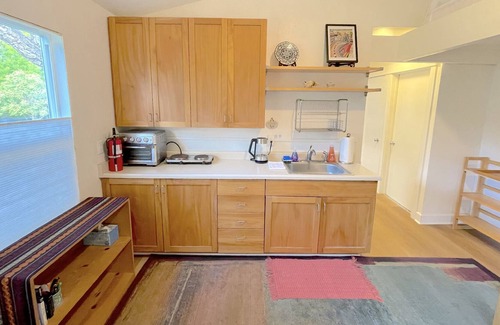 Westside Santa Cruz Cottage | Cozy Cottage located in the Upper Westside of Santa Cruz!