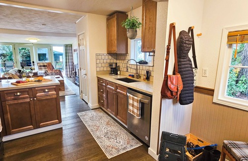 Belfair Cottage | Cozy Cottage of Belfair - Summer Dates Filling Fast