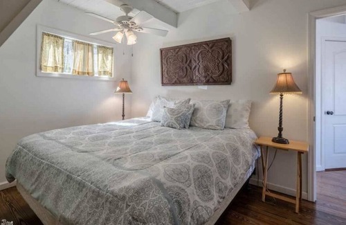 Mid America House | Cozy cottage on Lake Hamilton fabulous place with boat dock swimming dock 