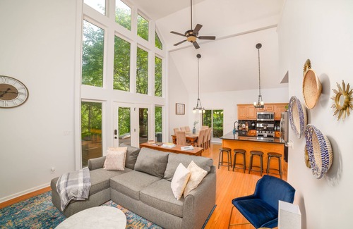 Franklin Cottage | Cozy Cottage w/Hot Tub Nestled in the Woods