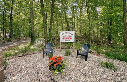 Watertown Cottage | Cozy cottage with AC and lake access in charming Connecticut suburb.