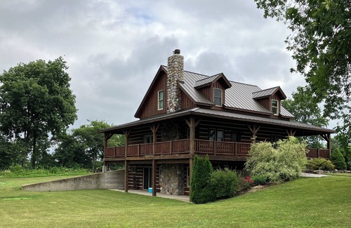 Wyatt Cabin | Cozy country cabin. Perfect for camping, relaxing and enjoying nature.