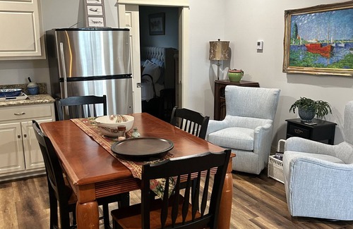 New Albany Cottage | Cozy country cottage 35 minutes to Oxford, Tupelo & 60 miles from Memphis
