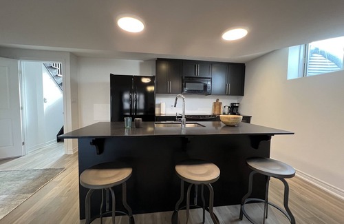Beamsville Apartment | Cozy Couples Getaway | Walk to Wine Country & Bruce Trail