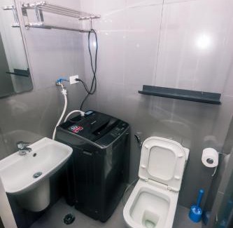 San Antonio Apartment | Cozy Crash Pad A Laughter Friendly Makati 2270 Gym swim park 300 mbps