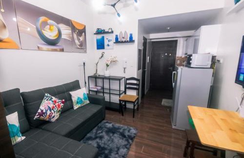 San Antonio Apartment | Cozy Crash Pad A Laughter Friendly Makati 2270 Gym swim park 300 mbps