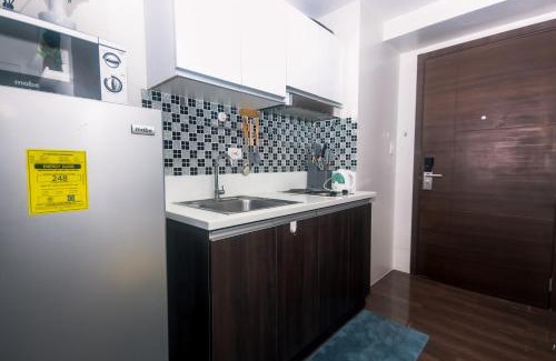 San Antonio Apartment | Cozy Crash Pad B Laughter friendly Makati 2271 Gym Swim Park 300