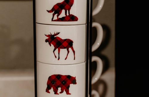 Custer Cottage | Cozy Creekside Cottage