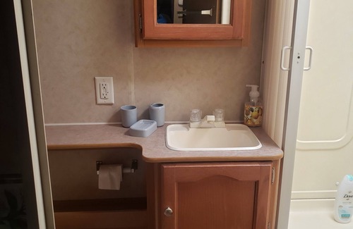 Kemblesville House | Cozy creekside retreat nestled in the SEPA wine region.