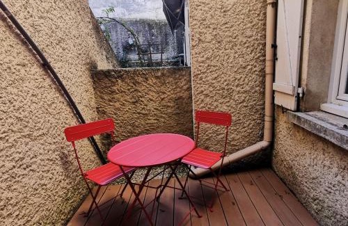 Chateauvert Apartment | Cozy deux pieces, terrasse, en centre ville