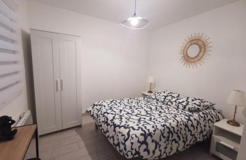 Chateauvert Apartment | Cozy deux pieces, terrasse, en centre ville