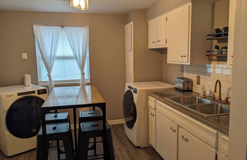 Manhattan House | Cozy Duplex near K-State