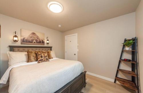 Valley House | Cozy Duplex Unit - Beautiful Lake Views!