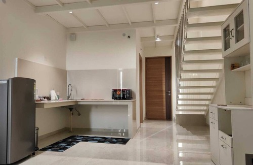 Gurugram Apartment | Cozy Duplux studio with WiFi and AC in amazing Gurugram